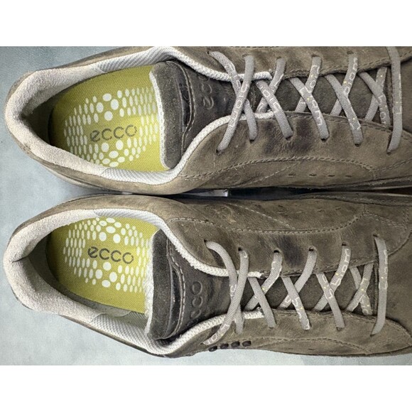 Athletic_Shoes